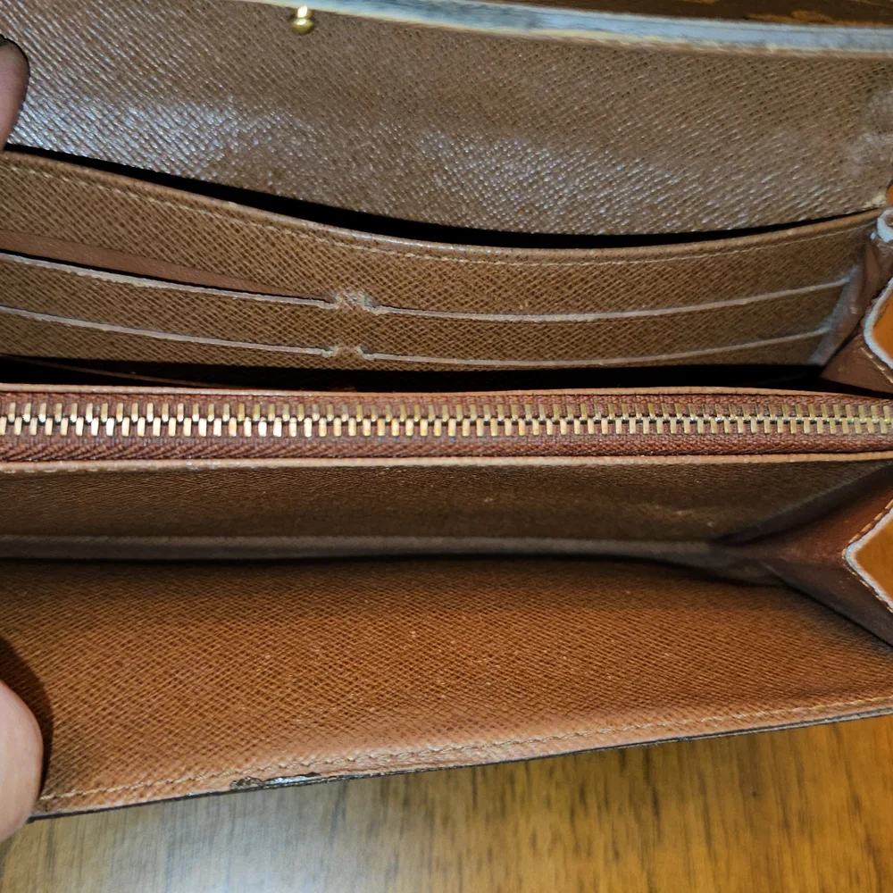 LOUIS VUITTON Luxury Brown Designer Chain Wallet - Picture 15 of 16